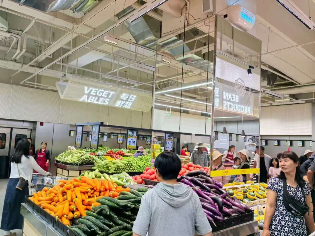 DP01-120 supermarket lighting installed in vegetable area with high CRI for fresh vegetable display