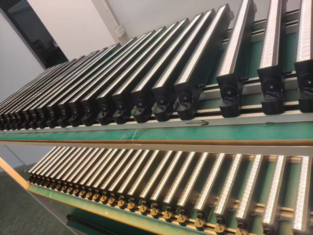 DA02-60 black wall washing shelf lights undergoing aging test in factory