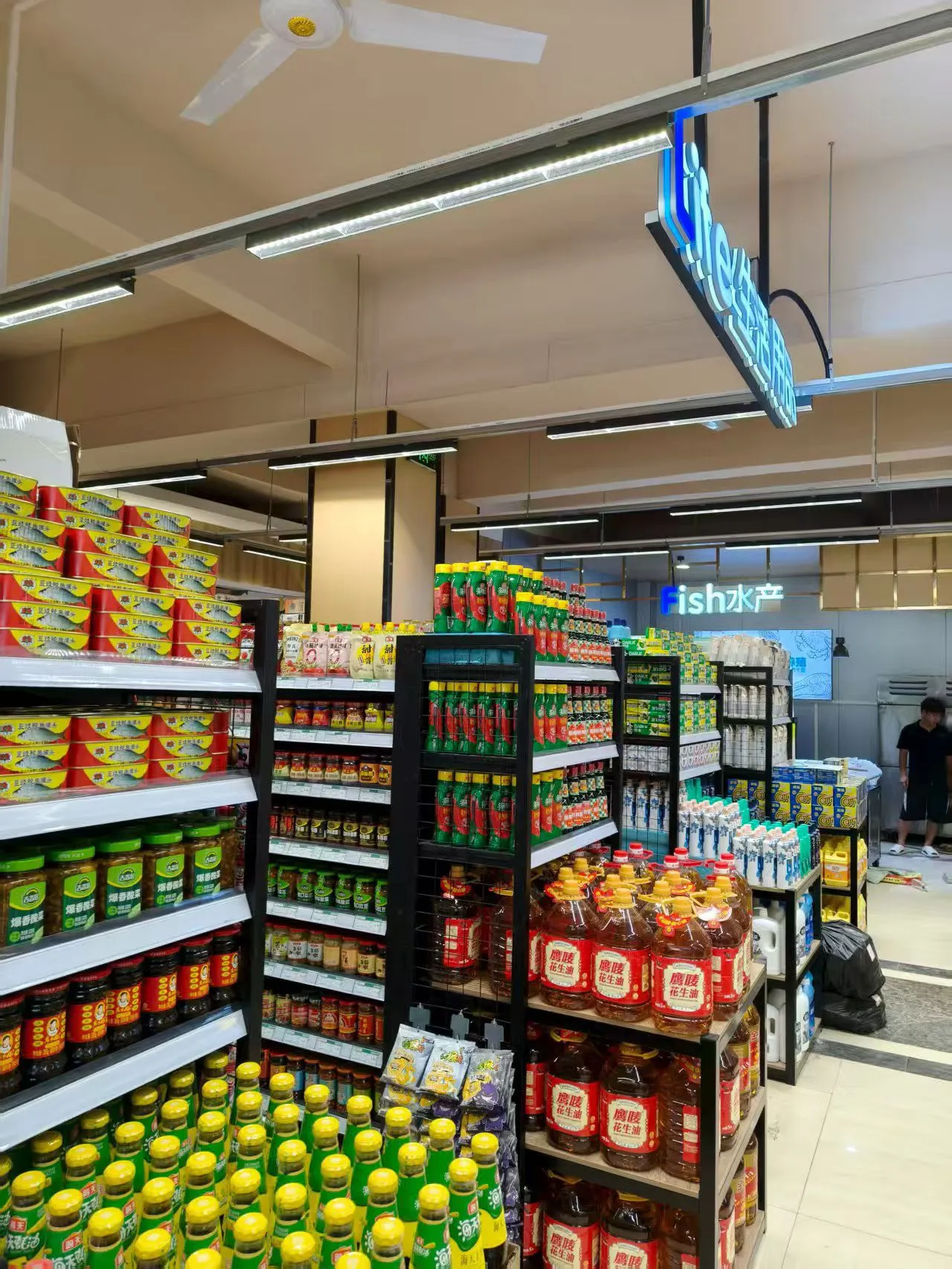 GP-62-120 linear track light installed in supermarket providing uniform retail shelf lighting