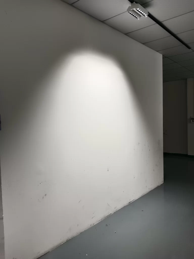 GK-D06-2F linear track light beam effect on wall showing dual sided LED supermarket lighting